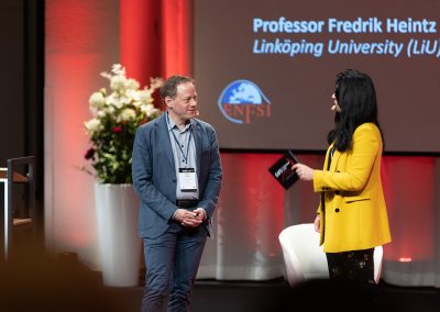 Moderator Anna Olin Kardell introduces plenary speaker Professor Fredrik Heintz. Photo by Marcus Andrae.