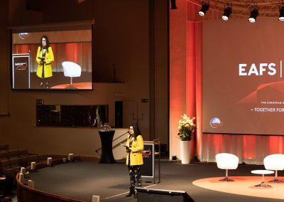 Moderator Anna Olin Kardell greets welcome to European Day. Photo by Marcus Andrae.