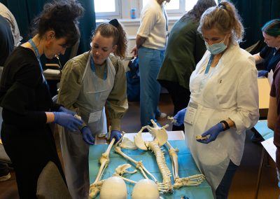 Workshop on Identifying and Interpreting Cremated Human Remains. Facilitators: Roelof-Jan Oostra (Department of Medical Biology, Amsterdam University, Medical Centers – location AMC, the Netherlands), Maurice Aalders (Department of Biological Engineering and Physics, Amsterdam University, Medical Centers – location AMC, the Netherlands) and Tristan Krap (Ars Cogniscendi Centre for Legal and Forensic Medicine, Wezep, the Netherlands). Photo by Marcus Andrae.