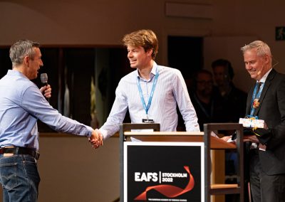 Professor Arian van Asten and Dr. Emil Hjalmarsson congratulating and presenting Jeroen Bergers as winner of Best Student Poster Award. Photo by Marcus Andrae.